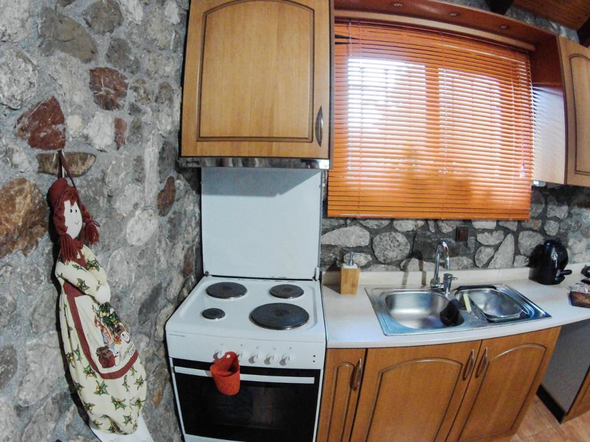 Villa Patras Stonehouse With Large Yard - Πέτρινο Σπίτι Με Αυλή Paralía Exterior foto